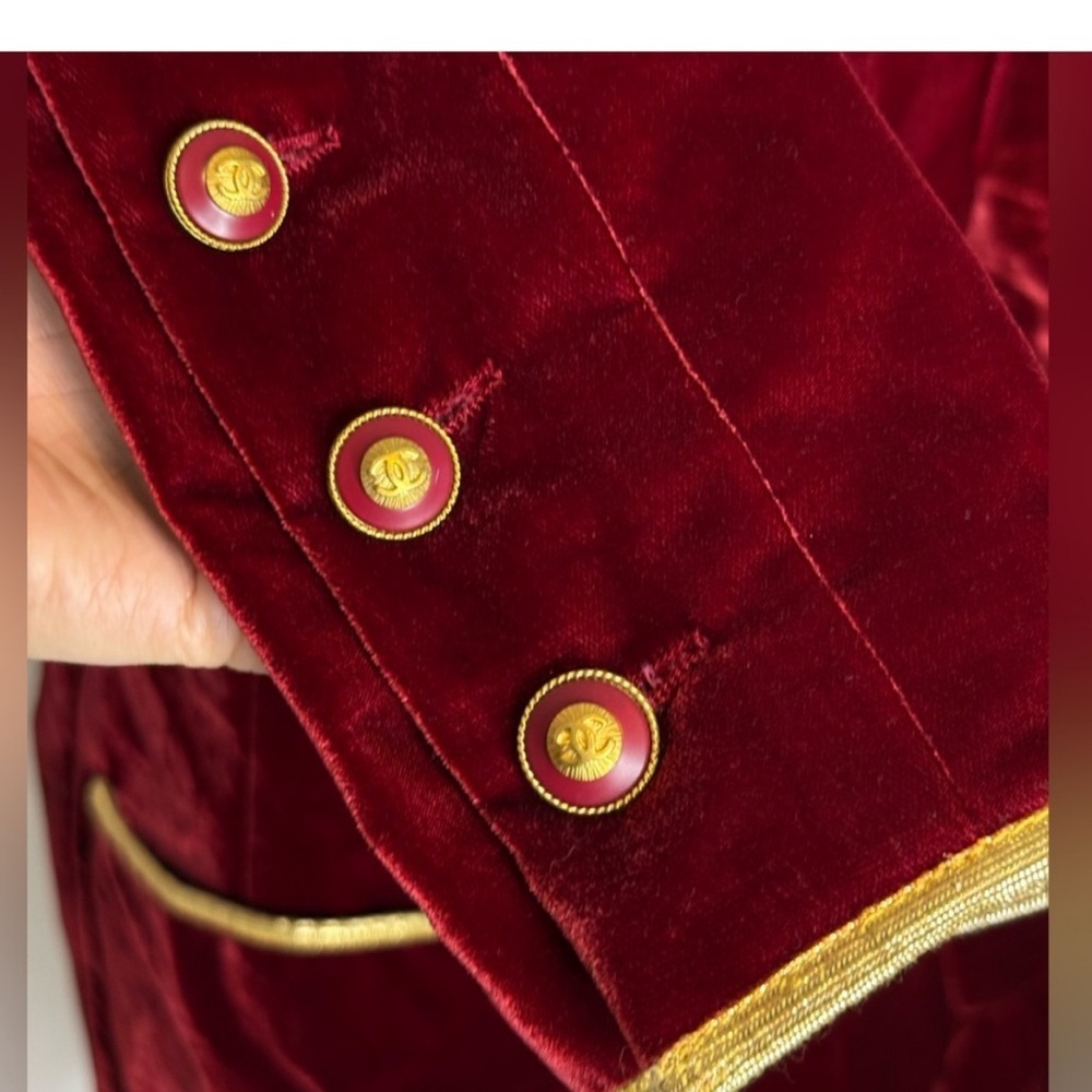 Chanel Vintage Runaway 1993 CC Buttons Single Breasted Coat Burgundy Velvet - Picture 9 of 17